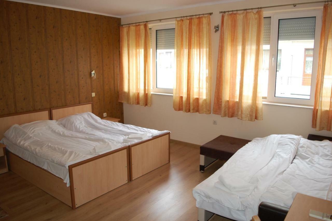 Hotel Vitosha Tryavna Exterior photo